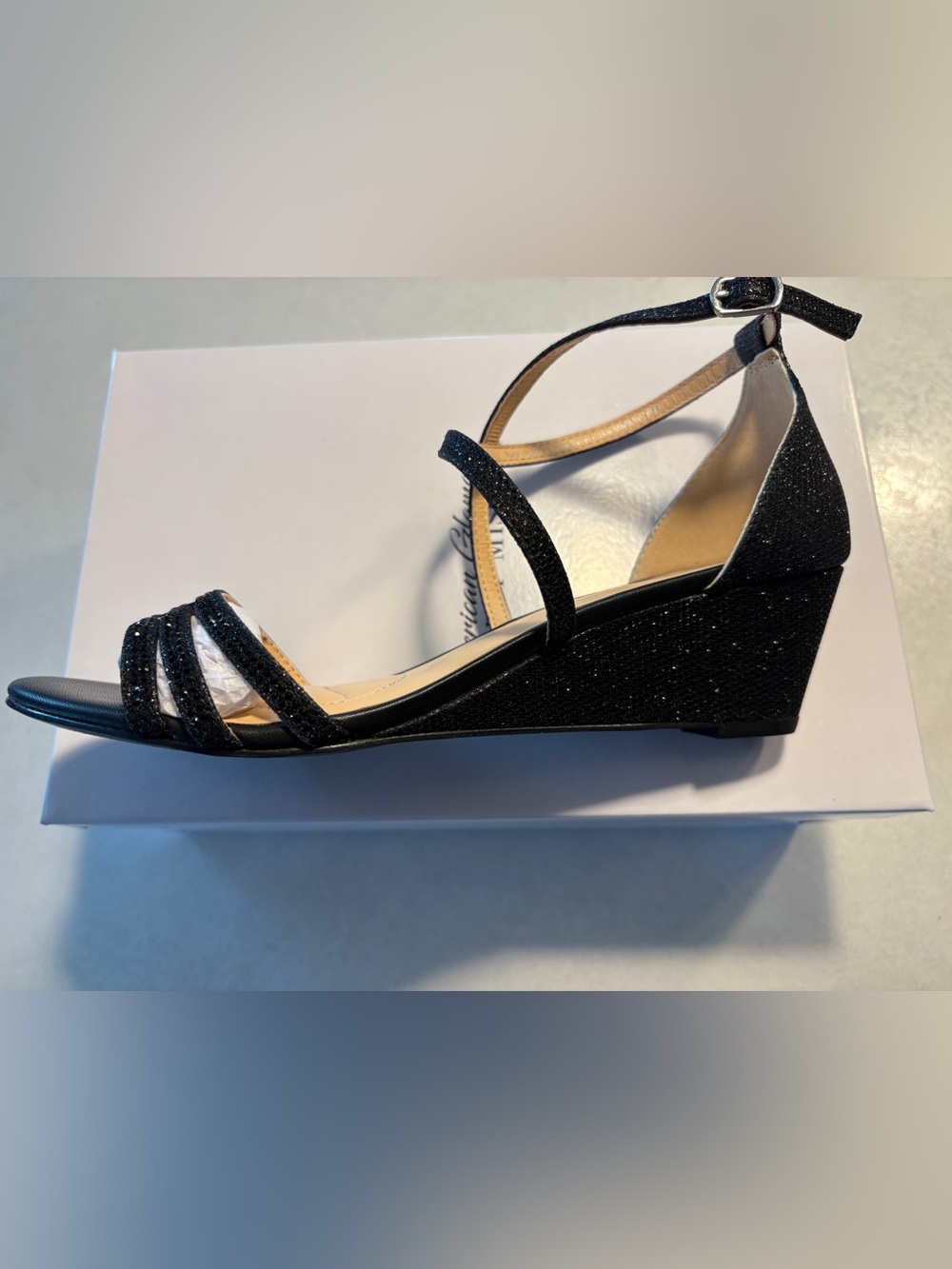 NWT Badgley Mischka American Glamour Queen Black Glitter Wedge Heel Sandal | 8.5